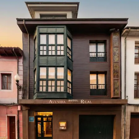 Avenida Real Villaviciosa (Asturias)