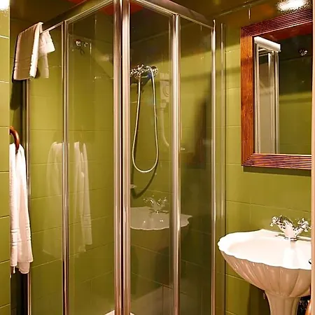 Hotel Avenida Real 2*
